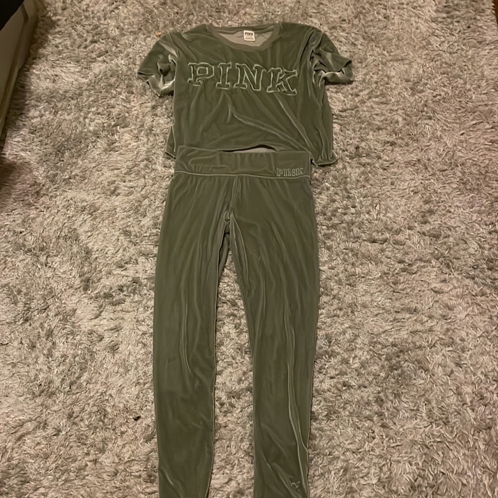 Brand: pink velvet green